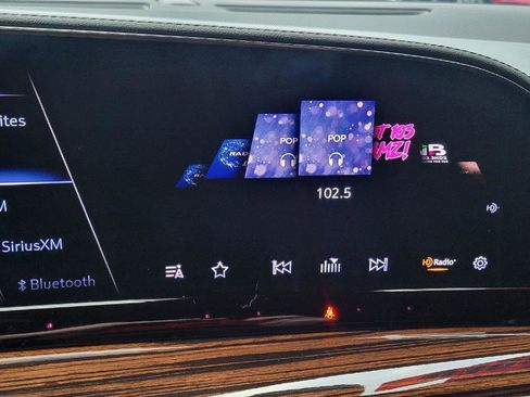 Used 2023 Cadillac Escalade Premium Luxury image 20