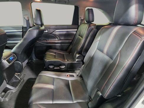 Used 2019 Toyota Highlander SE AWD/4WD image 29