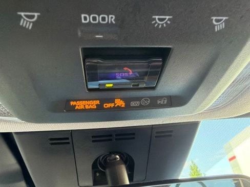 Used 2024 Toyota Prius Prime FWD image 34