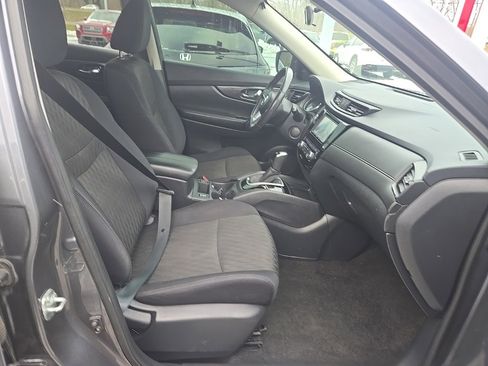 Used 2018 Nissan Rogue SV w/ Premium Package image 26