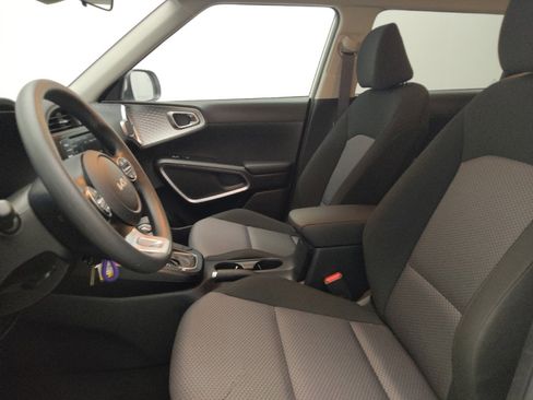 Used 2025 Kia Soul LX image 17