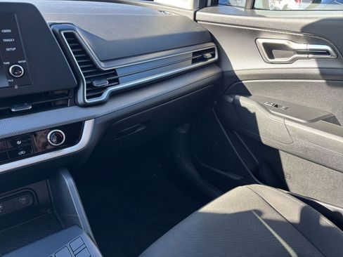 Used 2025 Kia Sportage LX image 34