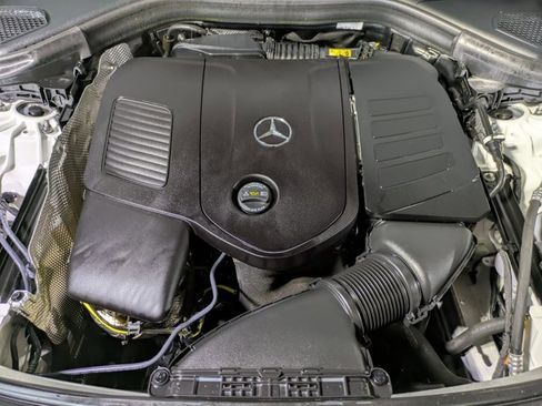 Certified 2025 Mercedes-Benz GLC 300 image 25