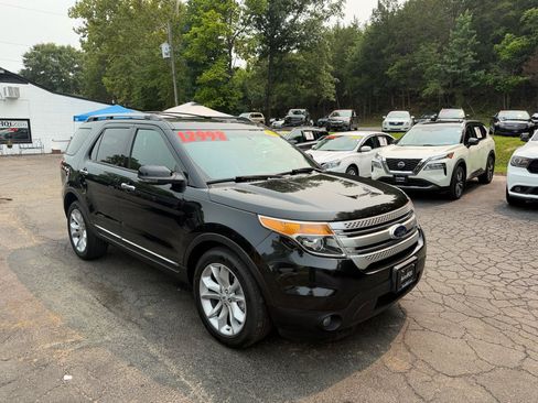 Used 2014 Ford Explorer XLT w/ Equipment Group 202A AWD/4WD image 13