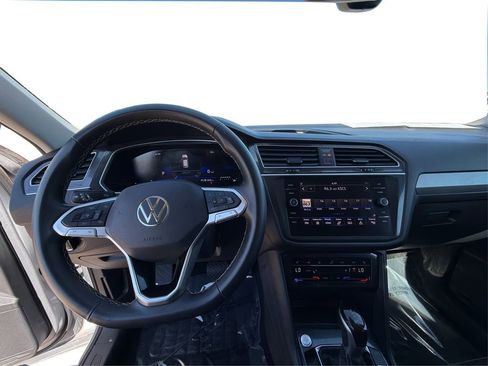 Used 2024 Volkswagen Tiguan SE image 28