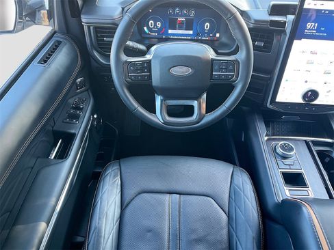 Used 2024 Ford Expedition Platinum image 24