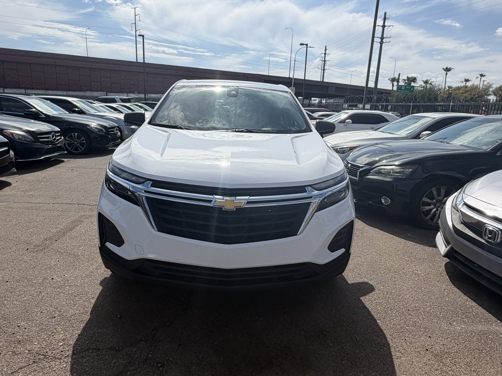 Used 2023 Chevrolet Equinox LS w/ LS Convenience Package FWD image 2