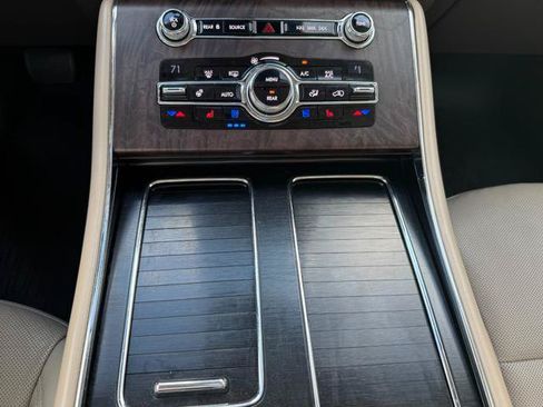 Used 2020 Lincoln Aviator Reserve w/ Equipment Group 201A AWD/4WD image 16