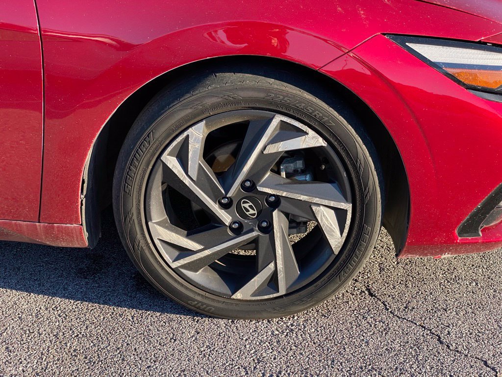 Used 2024 Hyundai Elantra Limited FWD image 4
