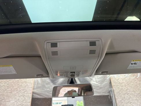 Used 2019 Volkswagen Tiguan SE FWD image 22