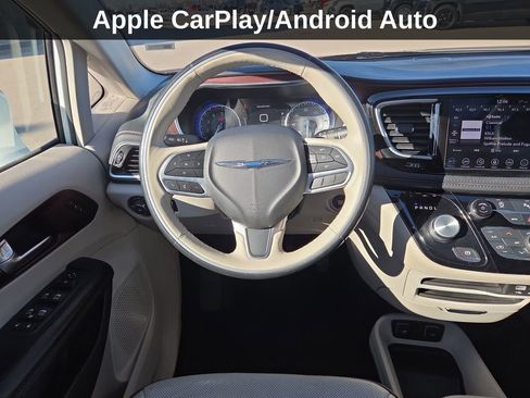 Used 2019 Chrysler Pacifica Limited image 19