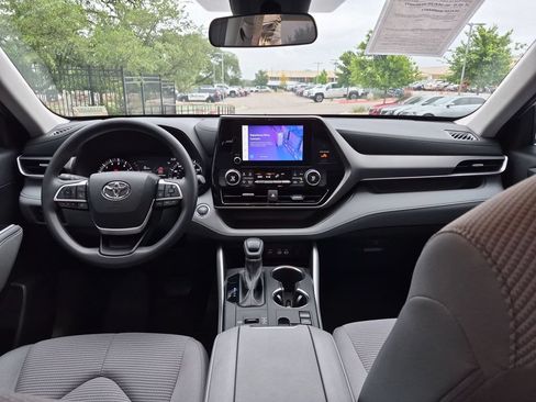 Used 2023 Toyota Highlander L FWD image 31