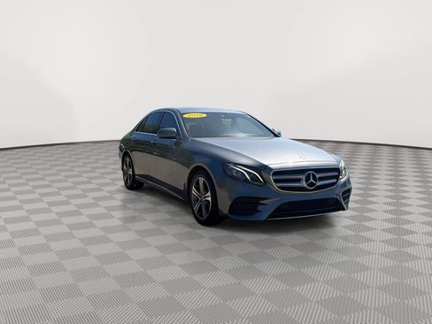 Used 2018 Mercedes-Benz E 300 4MATIC image 2