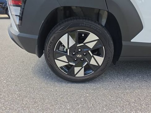 Used 2024 Hyundai Kona SEL FWD image 5
