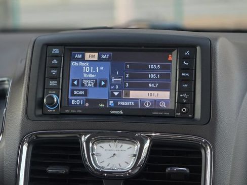 Used 2012 Chrysler Town & Country Limited w/ Luxury Group FWD image 22