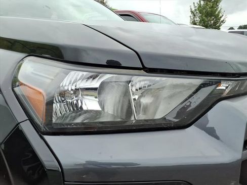 Used 2024 Chevrolet Colorado LT w/ LT Convenience Package AWD/4WD image 3