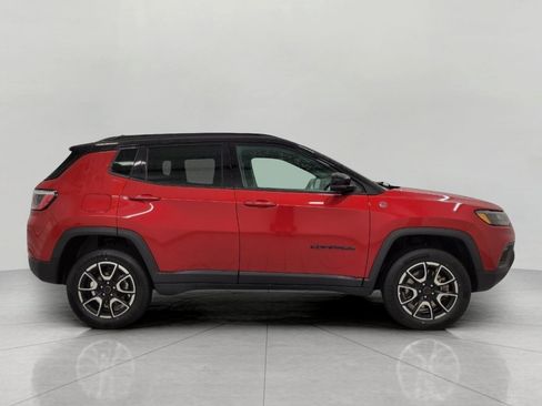 Used 2025 Jeep Compass Trailhawk AWD/4WD image 11