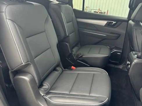 Used 2025 Buick Enclave Preferred AWD/4WD image 47