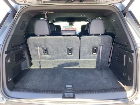 Used 2025 Chevrolet Traverse LT FWD image 25