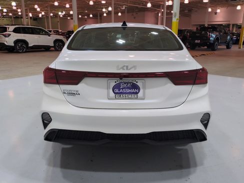 Certified 2023 Kia Forte LXS w/ LXS Technology Package FWD image 4