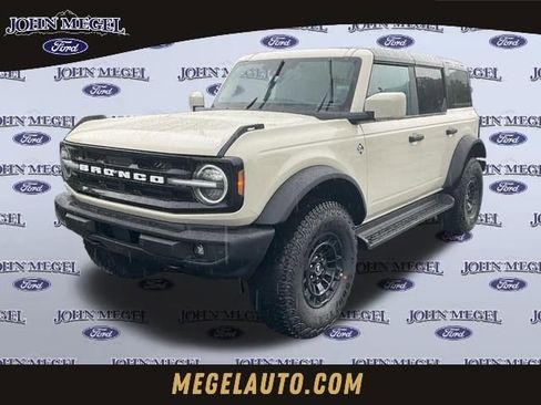 New 2026 Ford Bronco Outer Banks w/ Sasquatch Package AWD/4WD image 1