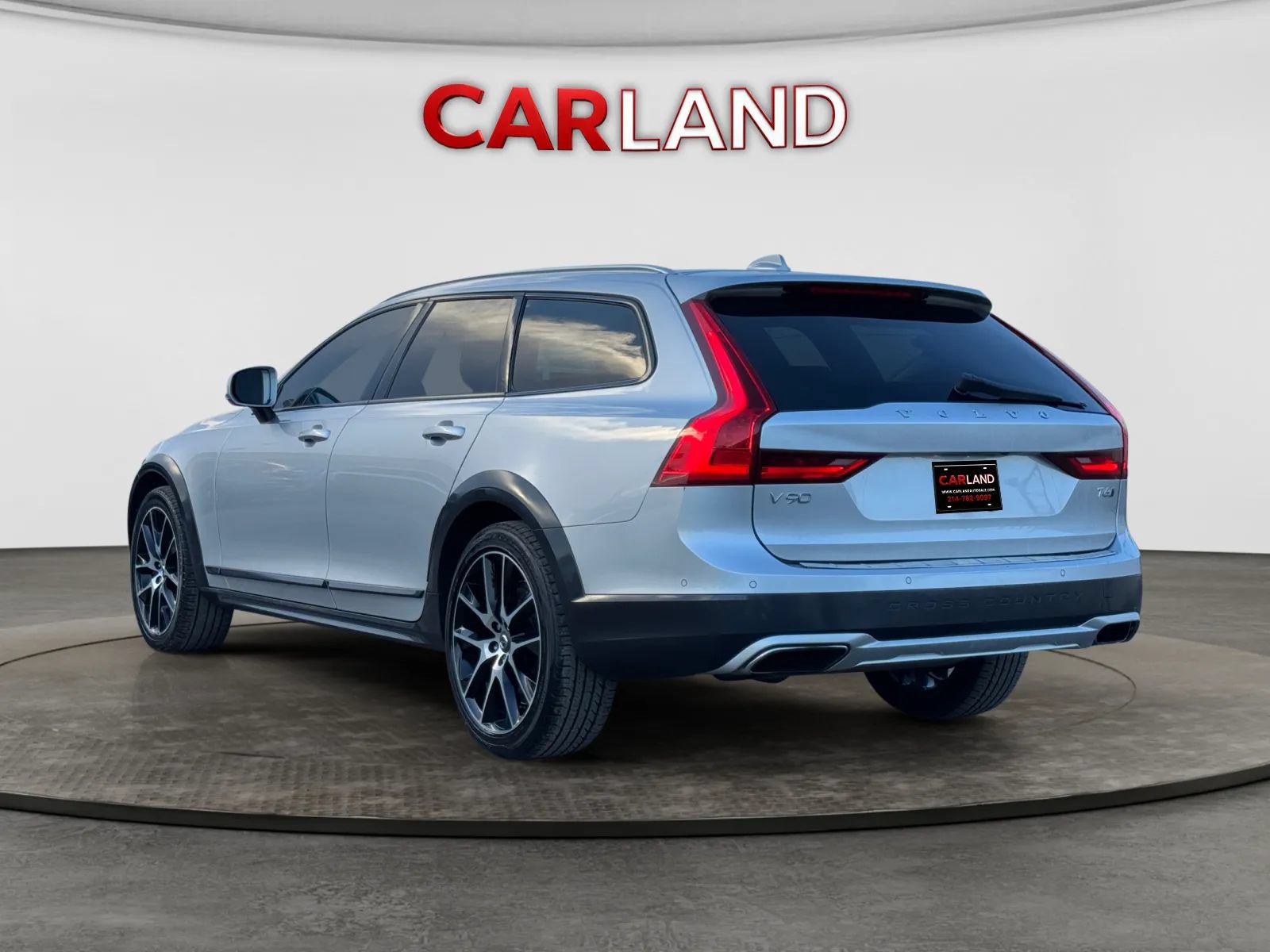 Used 2018 Volvo V90 T6 Cross Country w/ Convenience Package AWD/4WD image 4