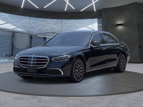 Used 2022 Mercedes-Benz S 580 4MATIC Sedan w/ Rear Seat Package image 2