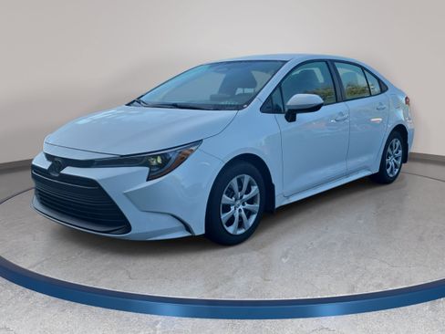 Used 2026 Toyota Corolla LE FWD image 1