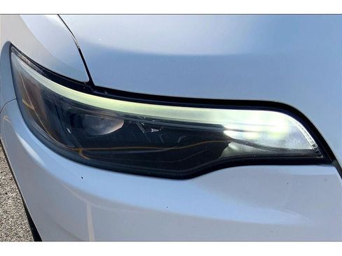 Used 2019 Jeep Cherokee Latitude Plus AWD/4WD image 29