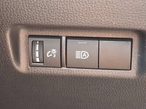 Used 2025 Toyota RAV4 XLE AWD/4WD image 21