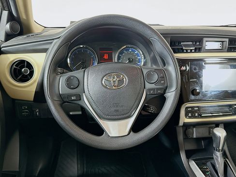 Used 2018 Toyota Corolla LE FWD image 18