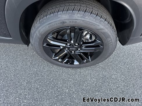 Used 2025 Chevrolet Trax ACTIV image 24