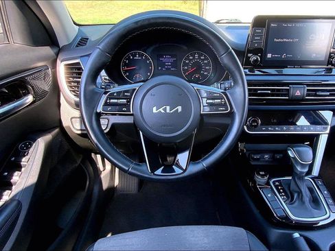 Used 2023 Kia Seltos S AWD/4WD image 5