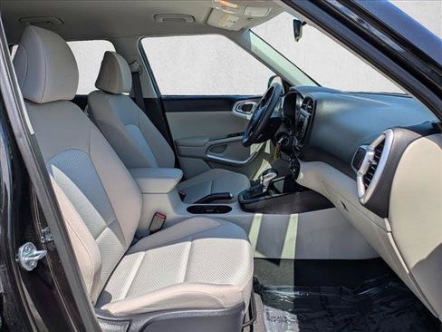 Used 2023 Kia Soul LX FWD image 19