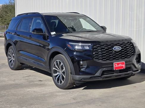 New 2026 Ford Explorer ST-Line image 2