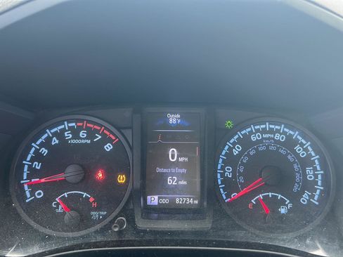 Used 2020 Toyota Tacoma SR w/ SR Convenience Package RWD image 10