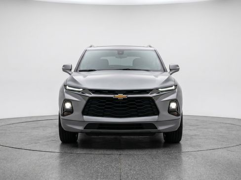 Used 2025 Chevrolet Blazer LT FWD image 2
