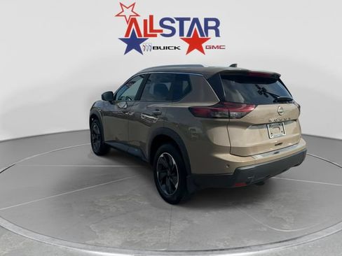 Used 2025 Nissan Rogue SV w/ SV Premium Package FWD image 5