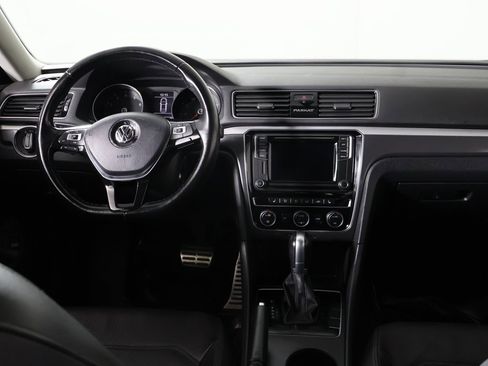 Used 2018 Volkswagen Passat 2.0T R-Line w/ R-Line Lighting Package image 28