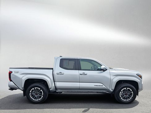Used 2024 Toyota Tacoma TRD Sport AWD/4WD image 6