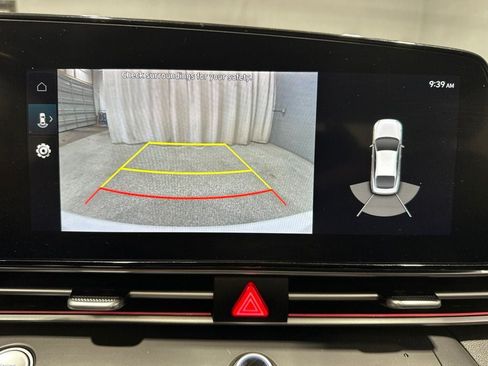 Used 2023 Hyundai Elantra Limited FWD image 11