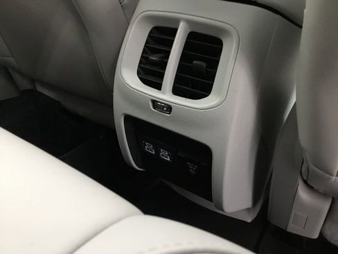 Used 2022 Jeep Cherokee Limited AWD/4WD image 23