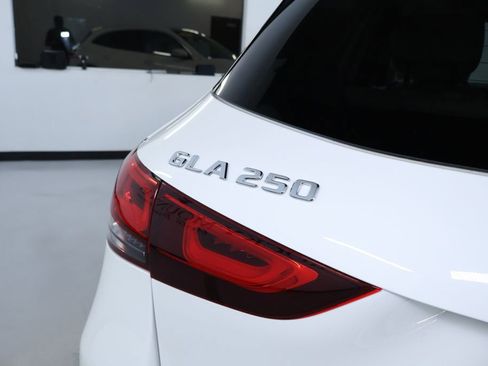 Used 2021 Mercedes-Benz GLA 250 4MATIC w/ Premium Package image 10