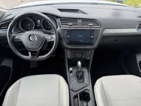Used 2019 Volkswagen Tiguan SE w/ Panoramic Sunroof Package image 8