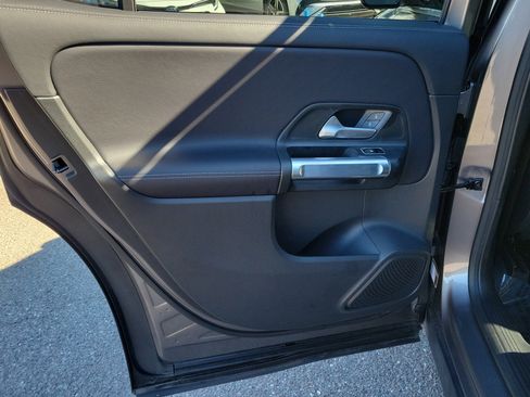 Certified 2021 Mercedes-Benz GLB 250 4MATIC image 11