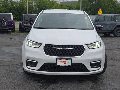 Certified 2024 Chrysler Pacifica Limited FWD image 10