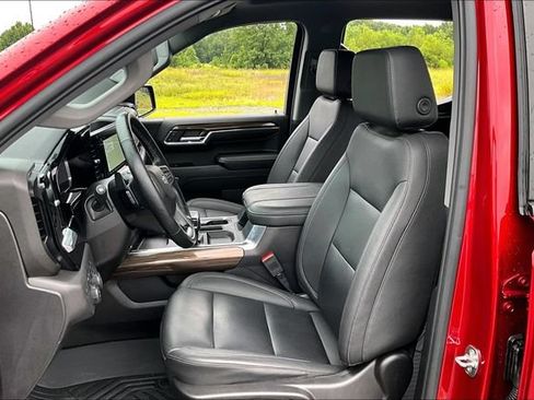 Used 2024 Chevrolet Silverado 1500 LT Trail Boss w/ LT Trail Boss Premium Package AWD/4WD image 22
