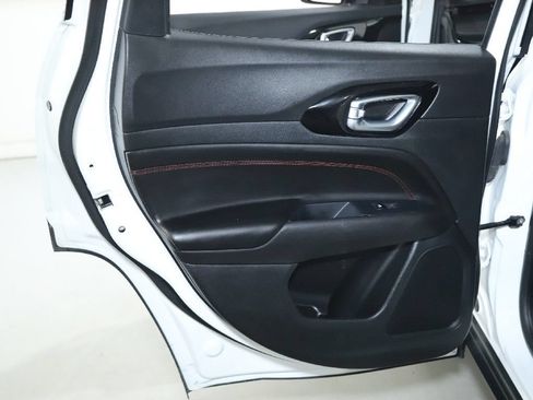 Used 2025 Jeep Compass Trailhawk AWD/4WD image 13