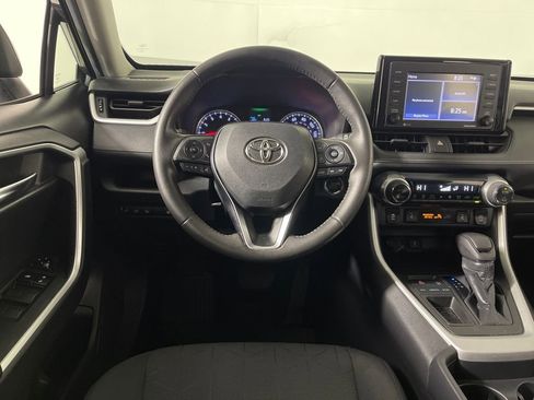 Used 2020 Toyota RAV4 XLE image 15