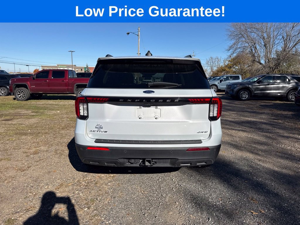 Used 2025 Ford Explorer Active AWD/4WD image 6